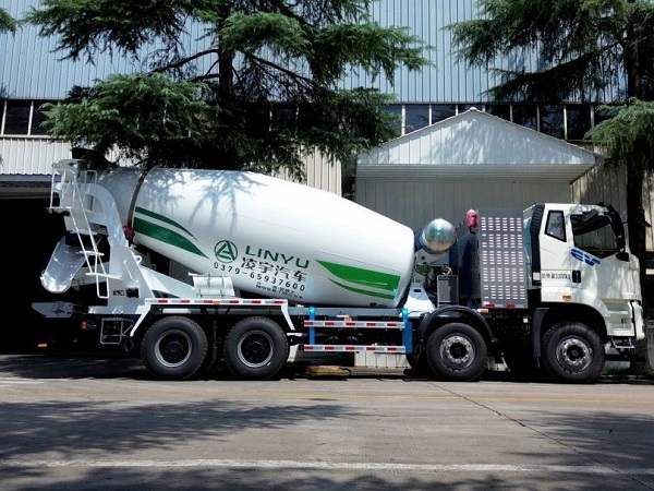 水泥罐車(chē)裝料卸料的注意事項(xiàng)有哪些？