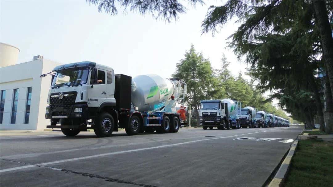 馭風(fēng)而行，中集車輛15臺新能源攪拌車駛?cè)牒?，繪就荊楚生態(tài)長卷